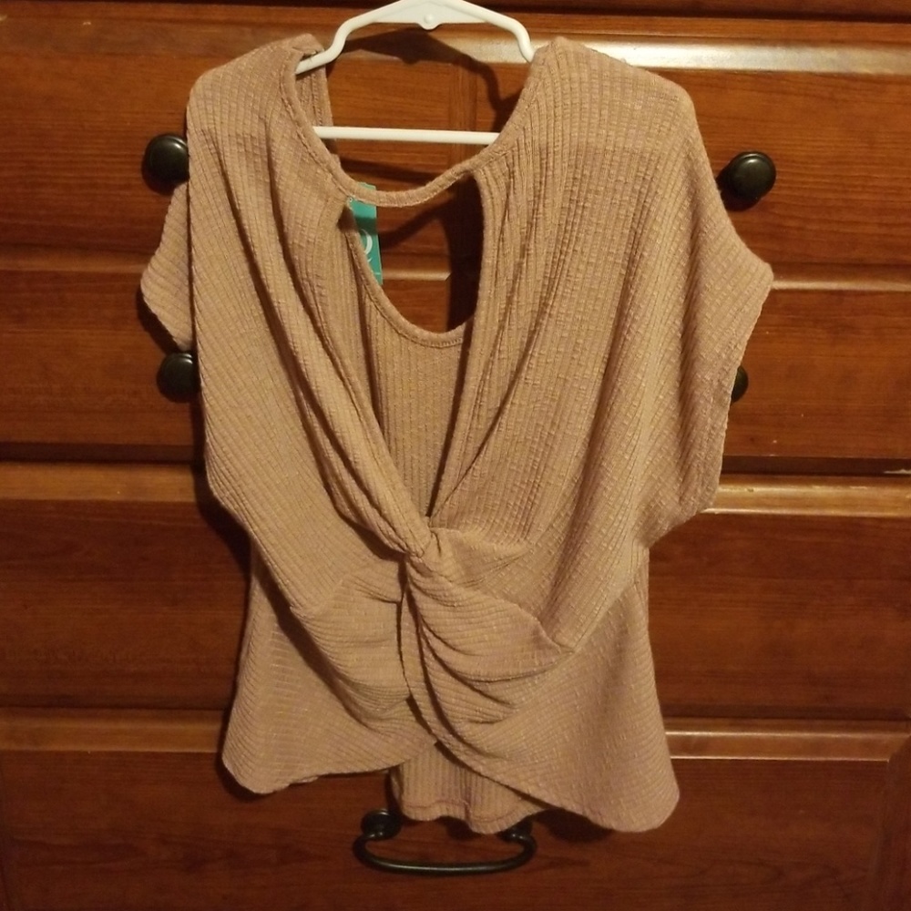 Brand new cute shirt size Medium - Picture 2 of 2